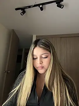 lunablossom  online show from February 20, 12:20 am