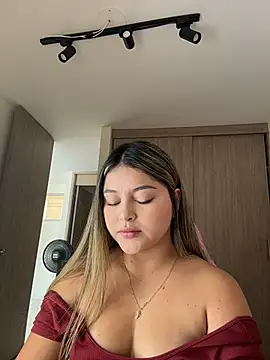 lunablossom  online show from March 21, 6:02 pm