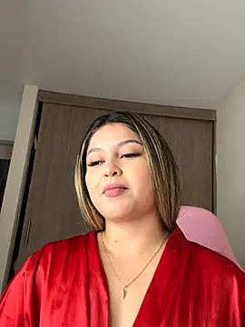Snapshot of lunablossom_ chatting on September 13, 2:47 pm lunablossom online show from September 13, 2:47 pm