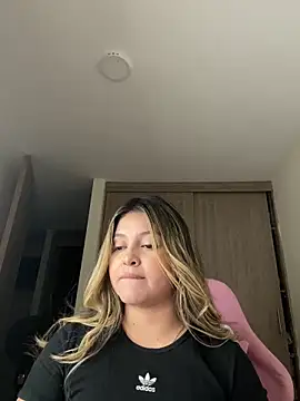 Snapshot of lunablossom_ chatting on September 27, 1:02 am lunablossom online show from September 27, 1:02 am