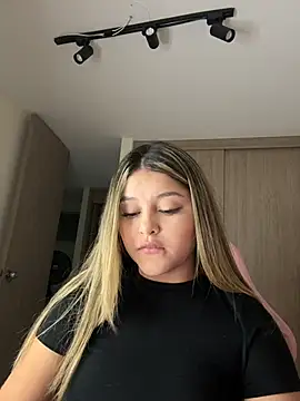 lunablossom  online show from February 27, 1:16 am