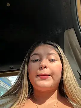 lunablossom  online show from October 19, 8:11 pm