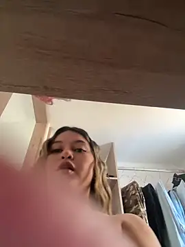 lunablossom  online show from December 21, 6:01 pm