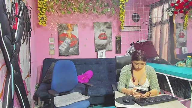 lesbiancuple online show from May 25, 12:15 pm
