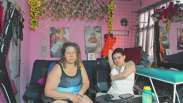 lesbiancuple online show from May 18, 12:55 pm