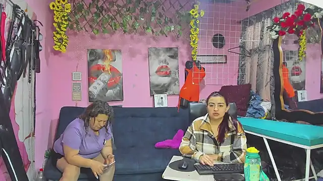 lesbiancuple online show from May 19, 12:23 pm