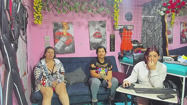 lesbiancuple online show from May 12, 1:14 am
