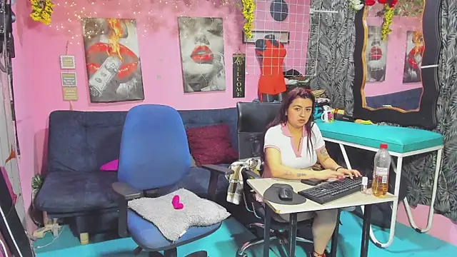 lesbiancuple online show from May 14, 2:06 am
