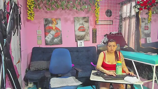 lesbiancuple online show from May 26, 1:21 pm