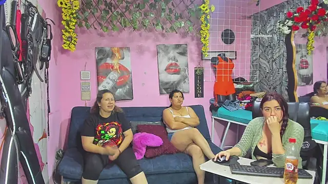 lesbiancuple online show from May 13, 1:55 am