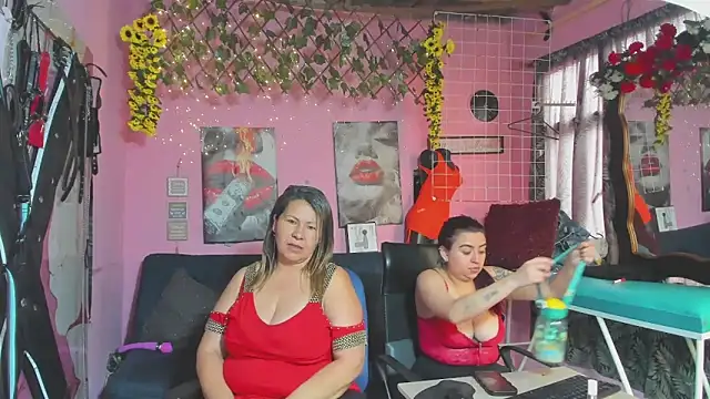 lesbiancuple online show from May 23, 2:15 pm