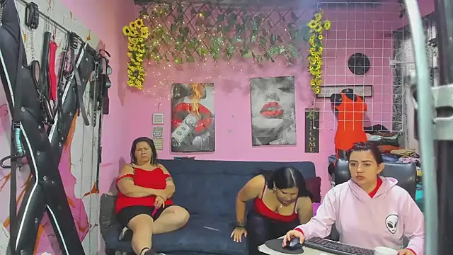 lesbiancuple online show from May 15, 12:30 pm