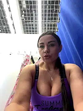 Snapshot of CrazzyChicks chatting on September 13, 6:32 am CrazzyChicks online show from September 13, 6:32 am