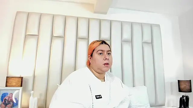 aandreaperez online show from October 20, 12:41 pm