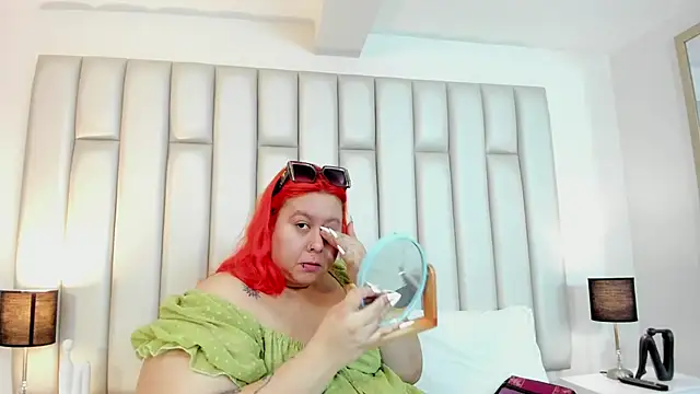 aandreaperez online show from November 7, 11:49 am