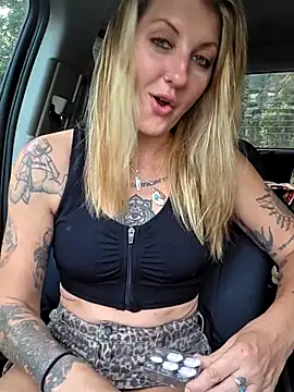 SheIsSomething online show from May 10, 11:18 pm