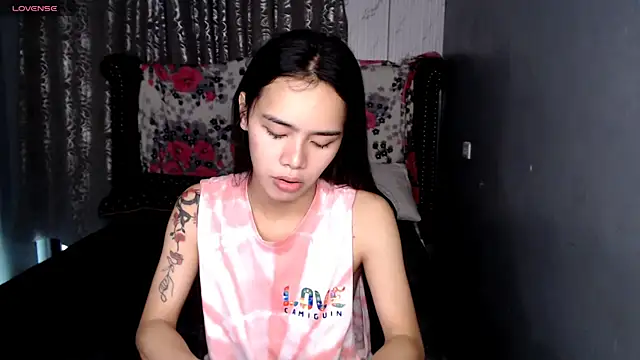 shecutie69 online show from December 5, 1:38 am