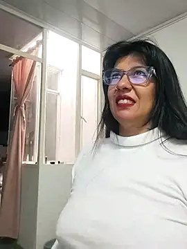 aisha latina online show from February 23, 3:00 pm