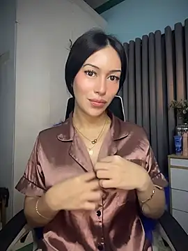 Jasmine Elcock online show from July 4, 9:32 pm