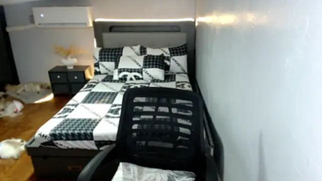 AmazingLuchie online show from May 26, 5:51 am
