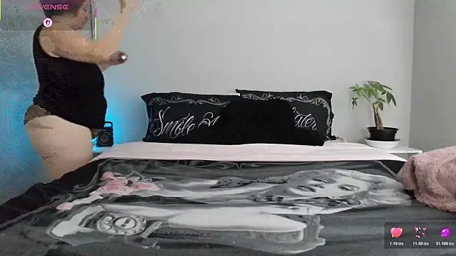 julimonroe online show from May 5, 1:52 am