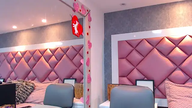 DanielaDuff online show from November 9, 8:05 pm