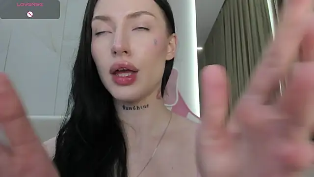 JenniferQueen11 online show from May 21, 2:48 pm