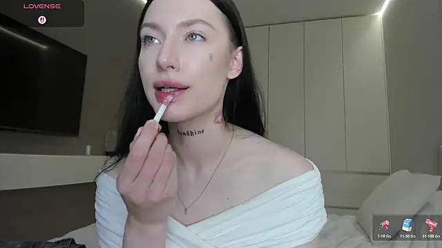 JenniferQueen11 online show from May 3, 2:09 pm
