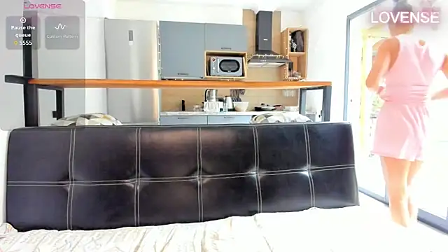 ElizSweet online show from April 6, 6:58 am