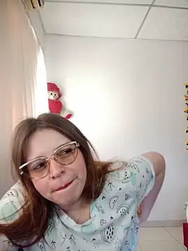 lorenitabella online show from May 18, 8:15 pm