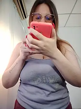 lorenitabella online show from May 15, 9:50 pm