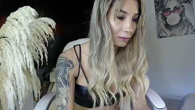 saraplayboy96 online show from October 20, 8:45 pm