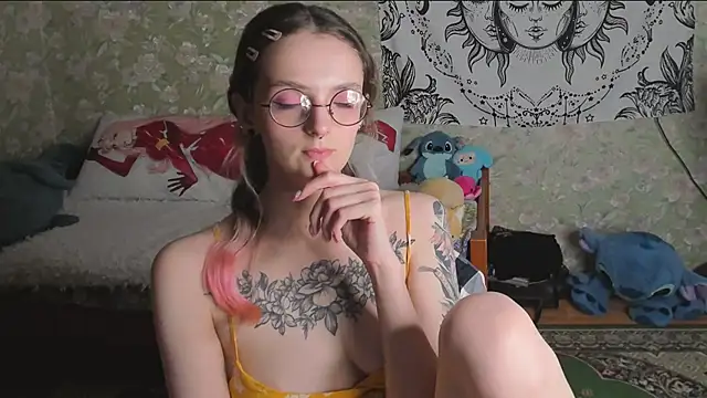 Cutie Adelia online show from May 8, 4:43 pm