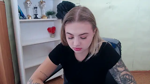 CrazyGloria online show from September 19, 5:28 am