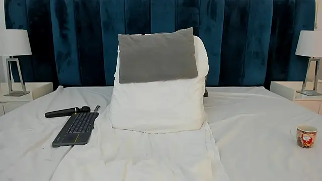 marianaaguii online show from May 10, 3:36 pm