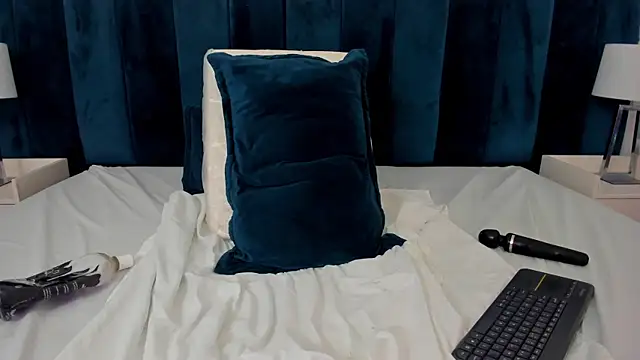 marianaaguii online show from October 11, 4:53 pm