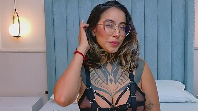 NicoleBlum online show from May 19, 7:54 pm