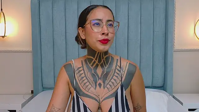 NicoleBlum online show from May 5, 7:17 pm