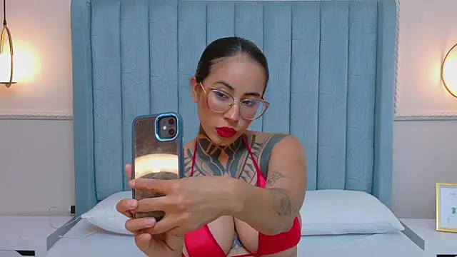 NicoleBlum online show from May 20, 9:12 pm