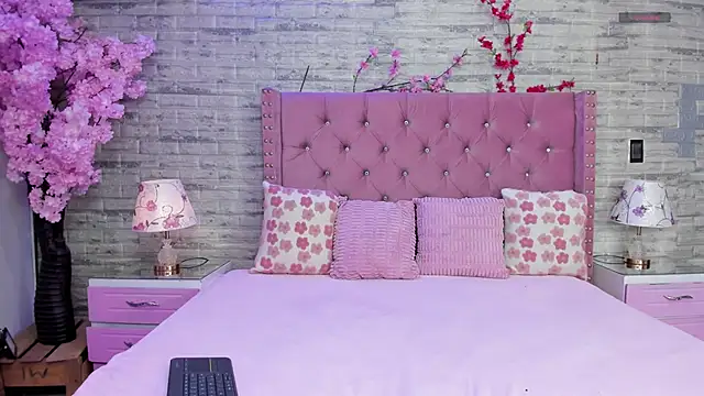 KendalStallyon online show from March 13, 10:00 pm