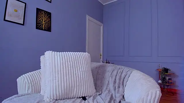 Awww Ella online show from March 2, 7:15 am