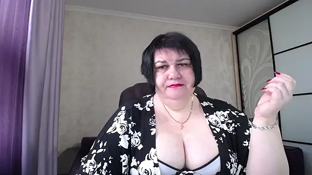 JuicyLady Di online show from December 16, 7:36 am