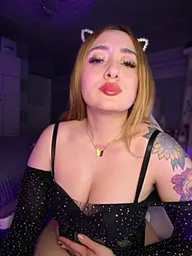 Sam Thompsoon  online show from March 19, 3:44 am