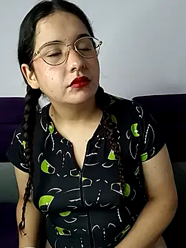 MiaLaurenzz online show from October 2, 2:38 am