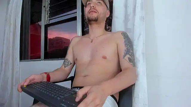 Snapshot of Pleasure_Vibes23 chatting on September 12, 10:39 pm Pleasure Vibes23 online show from September 12, 10:39 pm