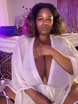 BigFineSelena online show from May 2, 9:45 am