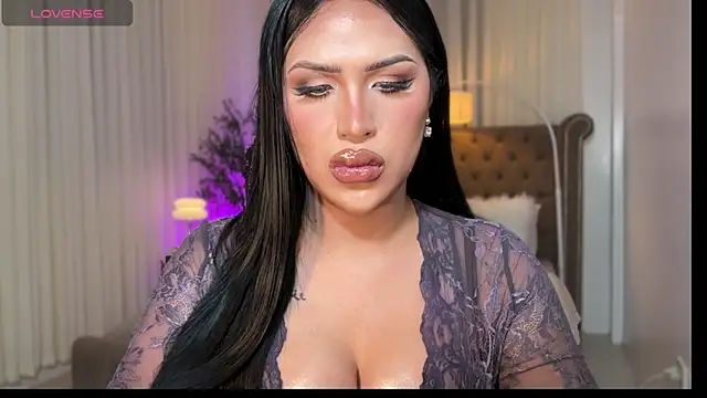 Your Majesty Tyra online show from December 1, 5:55 am