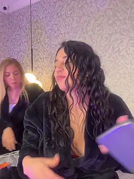 dayra angels online show from November 20, 8:10 pm