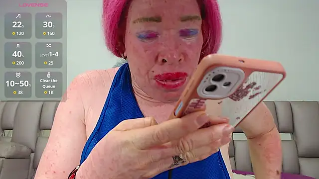 Kittywhiteass online show from November 13, 7:29 am