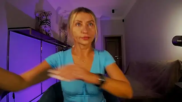 ZoeGrant online show from October 13, 5:37 pm